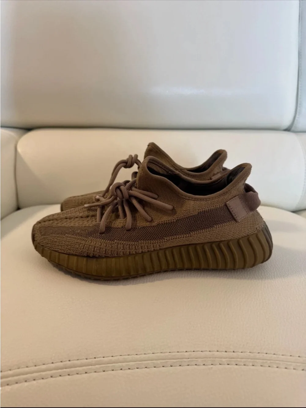 YEEZY WOMEN’S SNEAKERS